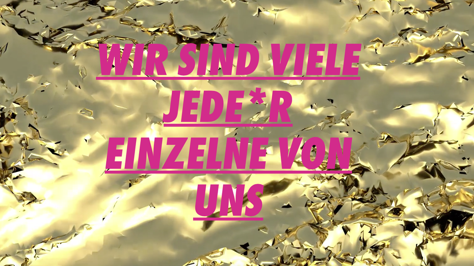 Grafik mit goldener, strukturierte Fl&auml;che. Darauf pinke Schrift &raquo;WIR SIND VIELE JEDE*R EINZELNE VON UNS&laquo;.